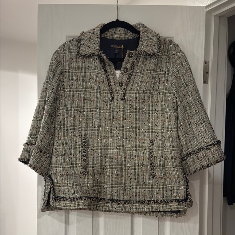 Chic Tweed Jacket in Beige